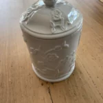 Pot en faïence blanche