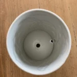 Pot en faïence blanche