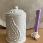 Pot en faïence blanche