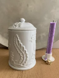 Pot en faïence blanche